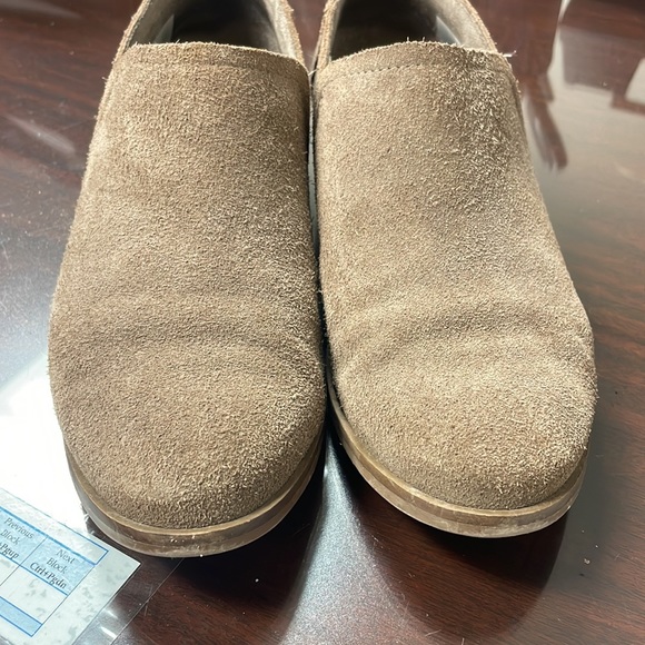 Womens TOMS tan suede booties. Size 7.5 - Picture 6 of 7